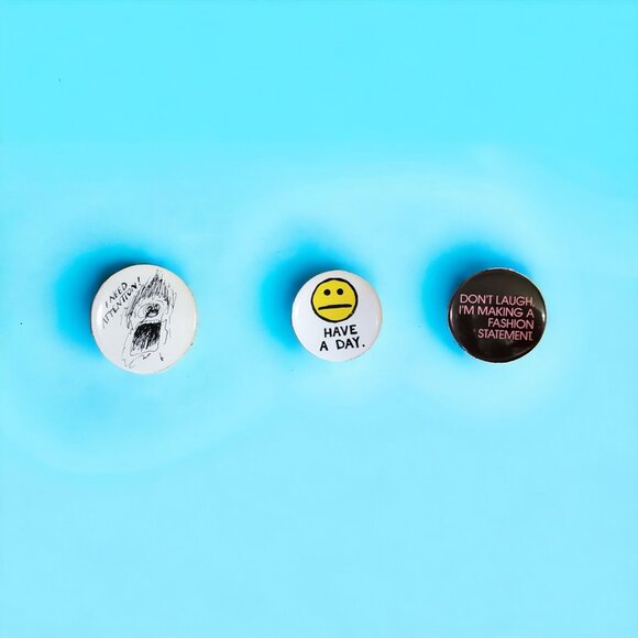 Set Of 3 VTG 1980s Novelty Pinback Buttons Retro Accessories For Jackets Or Bags - Picture 3 of 4
